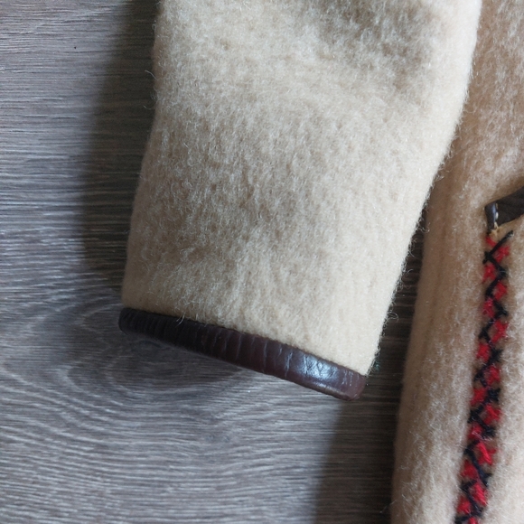 Vintage James Bay wool snow shoe coat with fur trimmed hood. Medium M - Picture 5 of 14